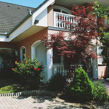 Апартаменты Andrea Apartmanhaz Балатонлелле