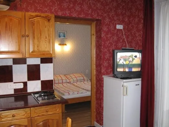 Andrea Apartmanhaz * בלטונללה